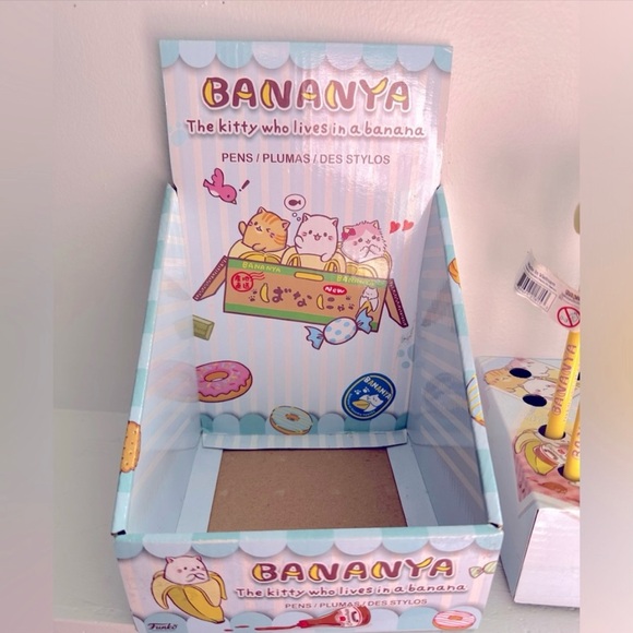 ๐๏ธ Bananya The kitty who lives in a Banana ๐ ๐  cute display for Funko pens - Picture 4 of 4